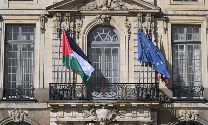 بلديات فرنسية ترفع علم فلسطين بعد اعتراف فرنسا بالدولة الفلسطينية