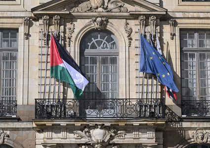 بلديات فرنسية ترفع علم فلسطين بعد اعتراف فرنسا بالدولة الفلسطينية