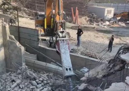 الاحتلال يجبر مواطنا على هدم منزله في صور باهر جنوب القدس المحتلة