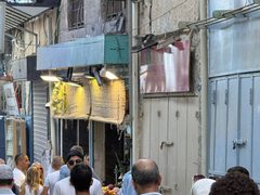 توافد الأهالي إلى المسجد الأقصى المبارك لأداء صلاة الجمعة.