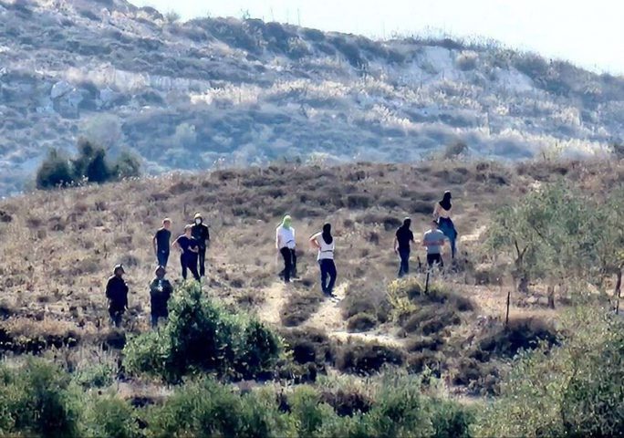 مستوطنون يقتحمون المنطقة الشرقية من بلدة طمون