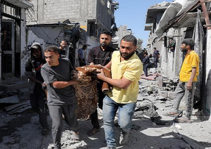 شهداء ومفقودون بقصف الاحتلال عددا من المخيمات في قطاع غزة