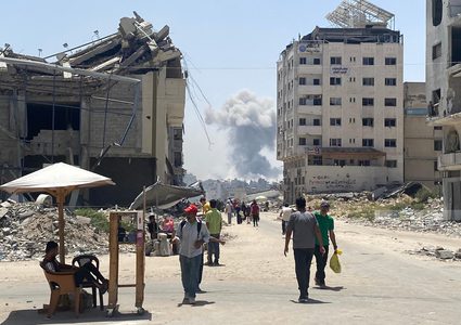 استشهاد ٤ مواطنين في قصف الاحتلال على النصيرات