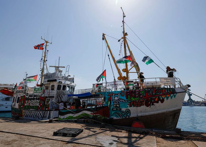 "825 كم تفصل أسطول الصمود عن غزة رغم هجمات إسرائيلية