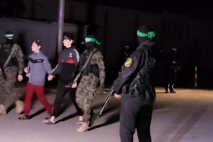 القسام تعلن انقطاع التواصل مع أسيرين إسرائيليين في غزة