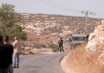 إصابات خلال تصدي شبان المغير لمستوطنين اقتحموا أراضي القرية واعتدوا على ممتلكات