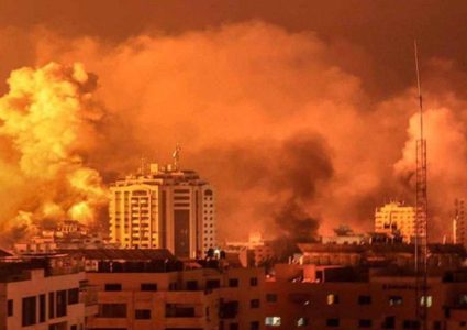 حزام ناري عنيف حول مستشفى الشفاء والدبابات تتوغل في عمق غزة