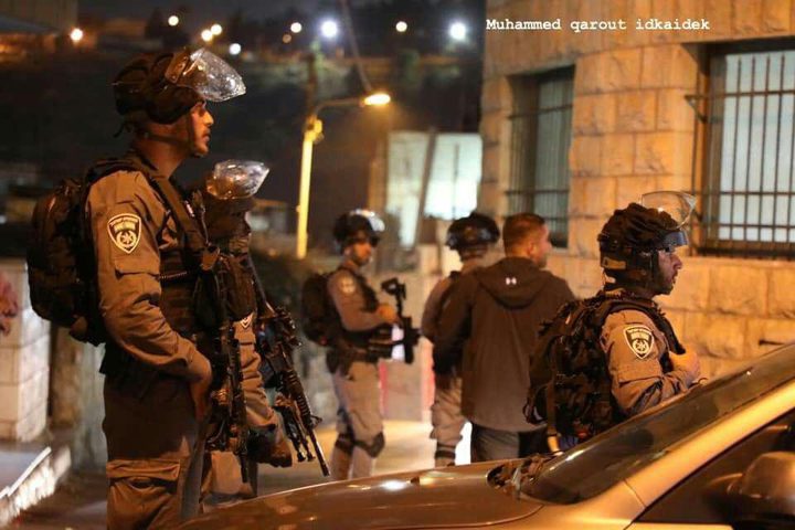 جنود الاحتلال يحتجزون مركبات ويلقون مفاتيحها بين الأشجار غرب سلفيت