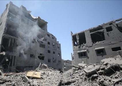 8 شهداء في قصف الاحتلال منزلين في مخيم النصيرات وسط قطاع غزة