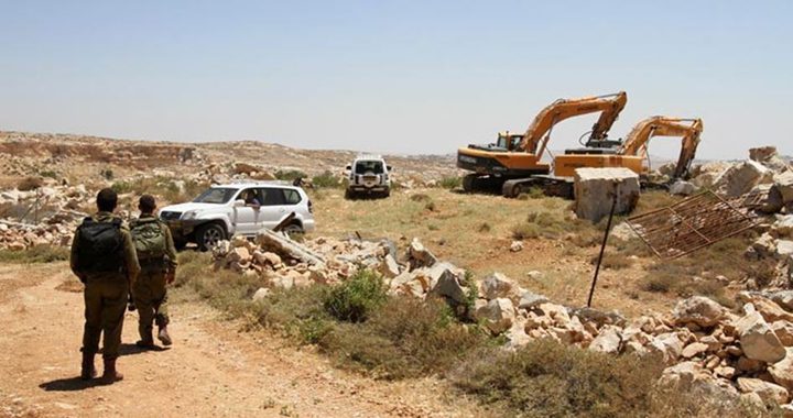 مستوطنون يقتحمون أرضا زراعية شرق قلقيلية وينصبون غرفة متنقلة