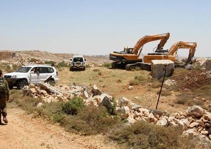 مستوطنون يقتحمون أرضا زراعية شرق قلقيلية وينصبون غرفة متنقلة