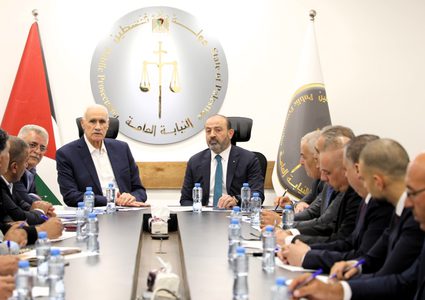 اجتماع موسع بين النائب العام والمحافظين لتعزيز سيادة القانون