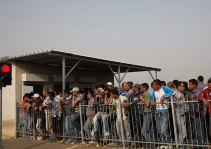 "بن غفير" يقر بناء معتقل خاص للعمال الفلسطينيين