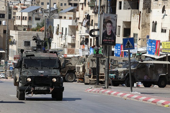 قوات الاحتلال تخطف شابا من نابلس