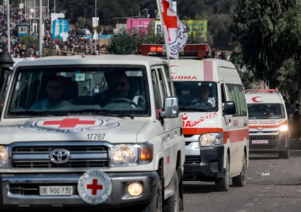 "الصليب الأحمر" تعلق عملها مؤقتا بمدينة غزة بسبب تصاعد عدوان الاحتلال