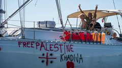 أسطول الصمود يعيد حالة التأهب مع اقتراب سفن مجهولة الهوية