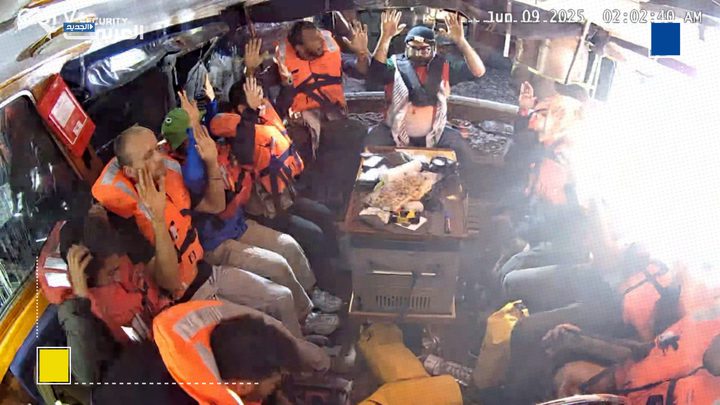 مركز عدالة: إسرائيل تعقد جلسات لترحيل نشطاء أسطول الصمود دون تمكينهم من محامين