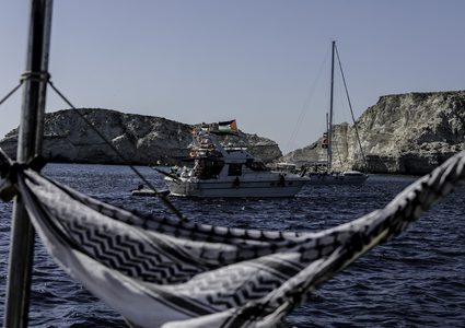 الاحتلال يقتحم آخر سفينة من "أسطول الصمود" ويعتقل الناشطين المتواجدين على متنها