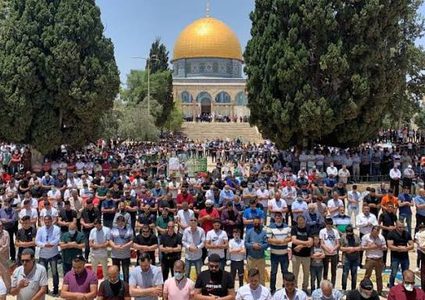 45 الف يؤدون صلاة الجمعة في المسجد الأقصى