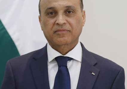 عقب استقالة وزير النقل والمواصلات واتهامه بالرشوة ... وزير الأشغال يتسلم مهامه