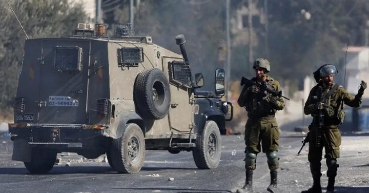 الاحتلال يعتقل مواطنا من مخيم بلاطة ويأخذ مقاسات منزل في نابلس تمهيدا لهدمه