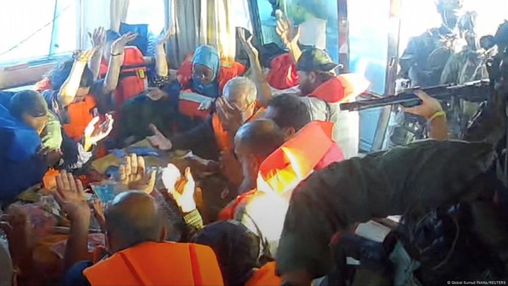 "إسرائيل" ترحل عشرات الناشطين كانوا على متن "أسطول الصمود" إلى اليونان