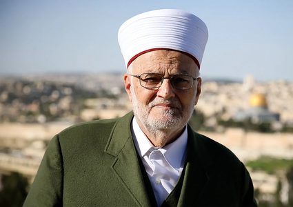 الاحتلال يمنع الشيخ عكرمة صبري من دخول الاقصى لمدة ٦ شهور