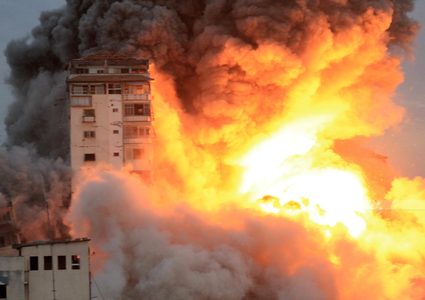 الاحتلال بنسف مبان سكنية جنوب خانيونس