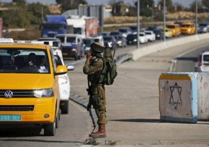 الاحتلال يغلق حاجز الحمرا العسكري في الأغوار الشمالية