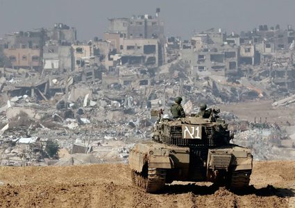 733 يوما على العدوان .. الاحتلال يواصل قصفه وحصاره على مدينة غزة