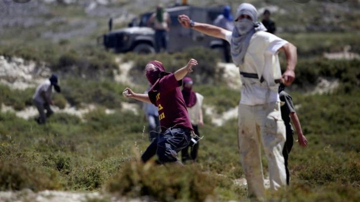 نجاة عائلة من محاولة حرق خيمتهم على يد مستوطنين جنوب الخليل