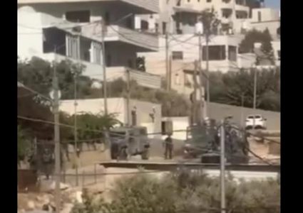 الاحتلال يجري عمليات حفر بجدران منزل الشهيد محمد طه في بلدة قطنة تمهيدا لتفجيره