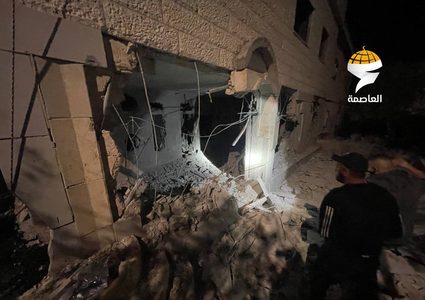 منزل عائلة الشهيد محمد بسام طه من بلدة قطنة شمال غرب القدس بعد أن فجره الاحتلال الليلة، وهو أحد منفذي عملية القدس التي أدت لمقتل 7 مستوطنين