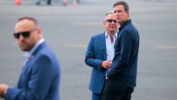 كوشنر ومبعوث ترامب الخاص يصلان إلى "ساحة الأسرى" في تل أبيب