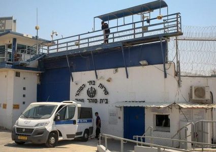 الشاباك يعترض على نحو 100 اسم أسير ويستبعد 25 قائدا بارزا