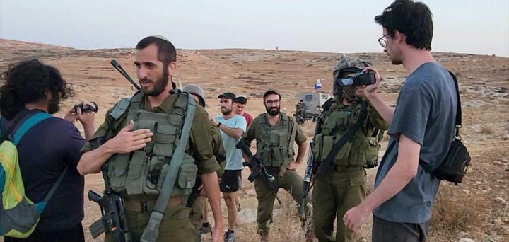 مستوطنون يواصلون اعتداءاتهم على المزارعين في ديراستيا لليوم الثالث على التوالي