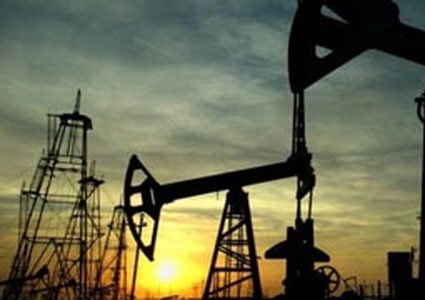 النفط يتراجع عند أدنى مستوى في 5 شهور