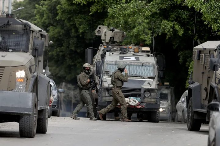 الاحتلال يواصل اقتحام قرية برقة شمال غرب نابلس