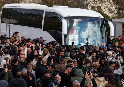 إسرائيل تفرج عن 83 أسيرا فلسطينيا من "عوفر"