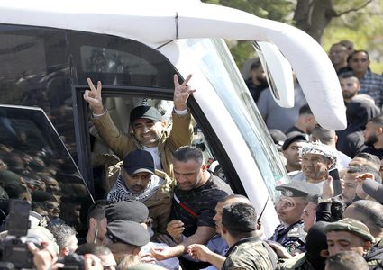 الاحتلال يفرج عن الدفعة الثانية من المعتقلين ضمن صفقة وقف اطلاق النار