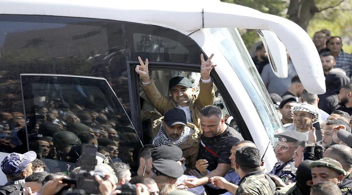 الاحتلال يفرج عن الدفعة الثانية من المعتقلين ضمن صفقة وقف اطلاق النار