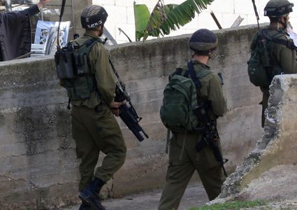 الاحتلال يقتحم منزل أسير في كفر عقب