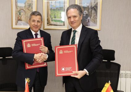 اسبانيا تقدم ٢ مليون يورو لدعم رواتب الموظفين والمتقاعدين الفلسطينيين