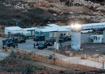 الهلال الأحمر: طواقمنا دخلت سجن "عوفر" لنقل أحد الأسرى المرضى المقرر الإفراج عنه