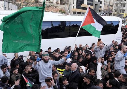 96 أسيرا يصلون الى رام الله ضمن صفقة التبادل