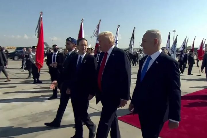 ترامب يصل إلى "تل أبيب" قبل التوجه لقمة شرم الشيخ بشأن غزة