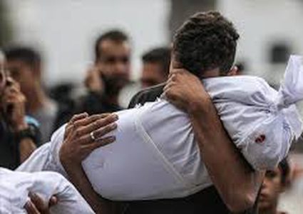 شهيدان متأثران بإصابتيهما في خان يونس