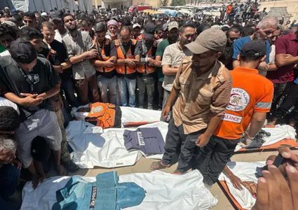 استشهاد مواطن ووصول رفات 45 شهيدًا إلى مجمع ناصر الطبي بخان يونس