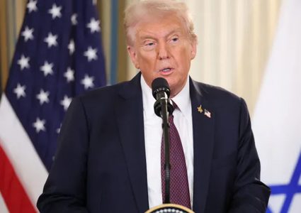 ترامب: إسرائيل ربما تستأنف القتال في غزة "بمجرد كلمة مني" إذا لم تلتزم حماس