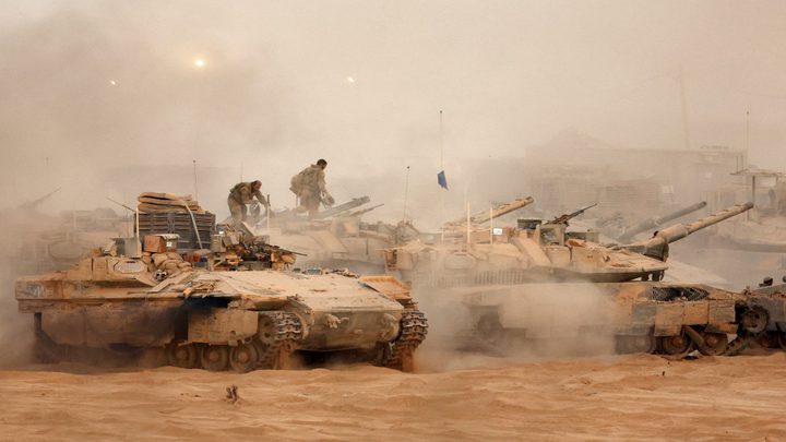 دبابات ومدفعية الاحتلال تطلق النار شرق مدينتي غزة وخان يونس